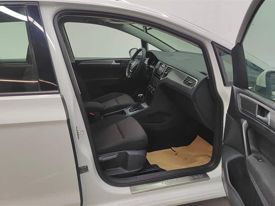 Volkswagen Golf Sportsvan 2017 car image #9