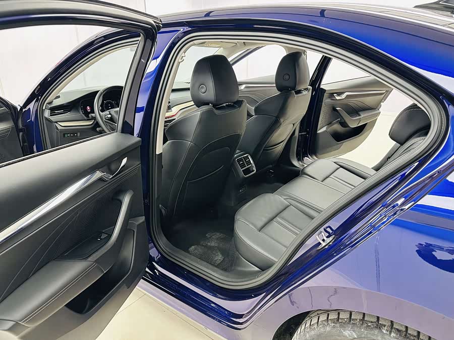 Skoda Octavia 2021 car image #9