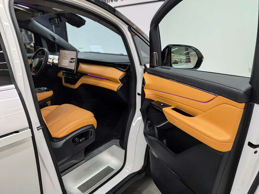 GEELY 2024 car image #9