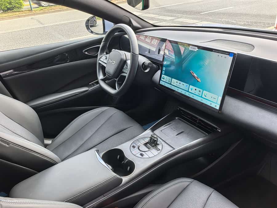 BYD Seal 2025 car image #9