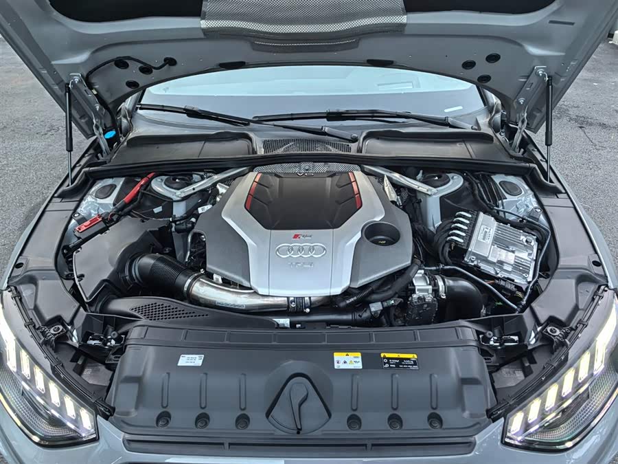 Audi RS 4 2023 immagine di auto #9