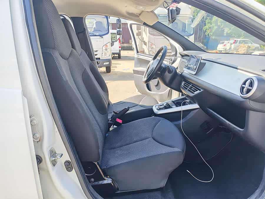 BYD e1 2019 car image #9