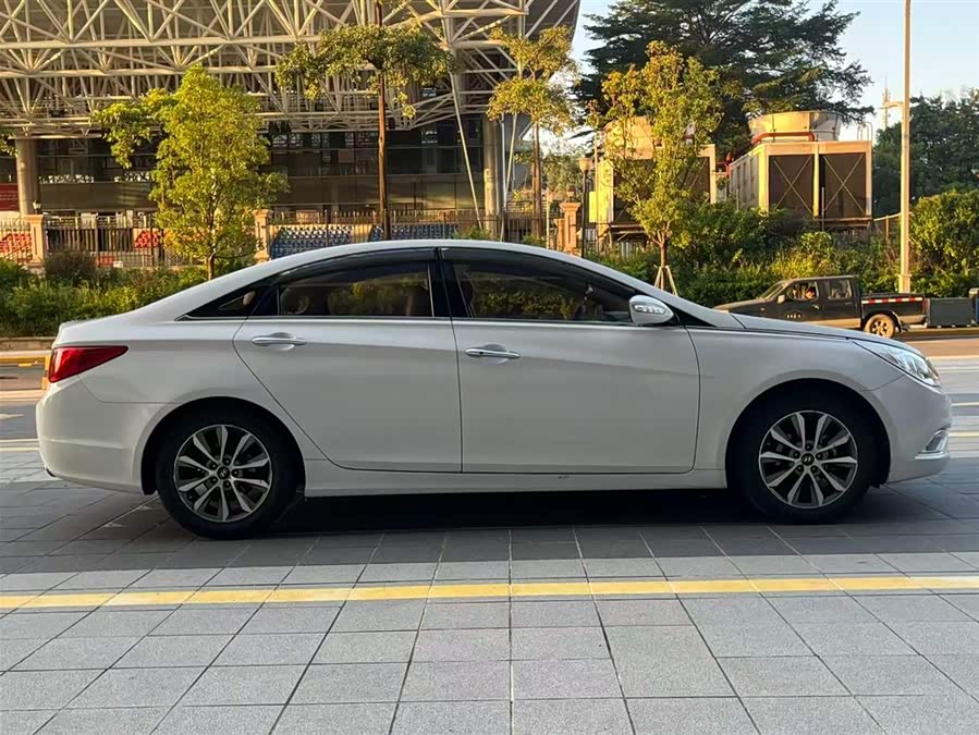 Hyundai Sonata 2014 car image #9