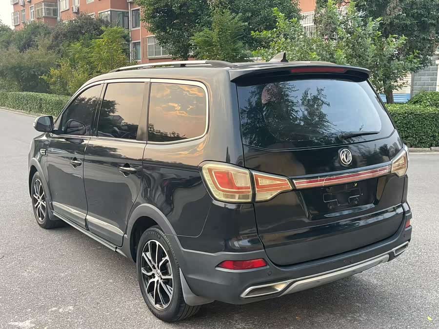 Forthing SX6 2016 #9 Forthing SX6 2016 car image #9