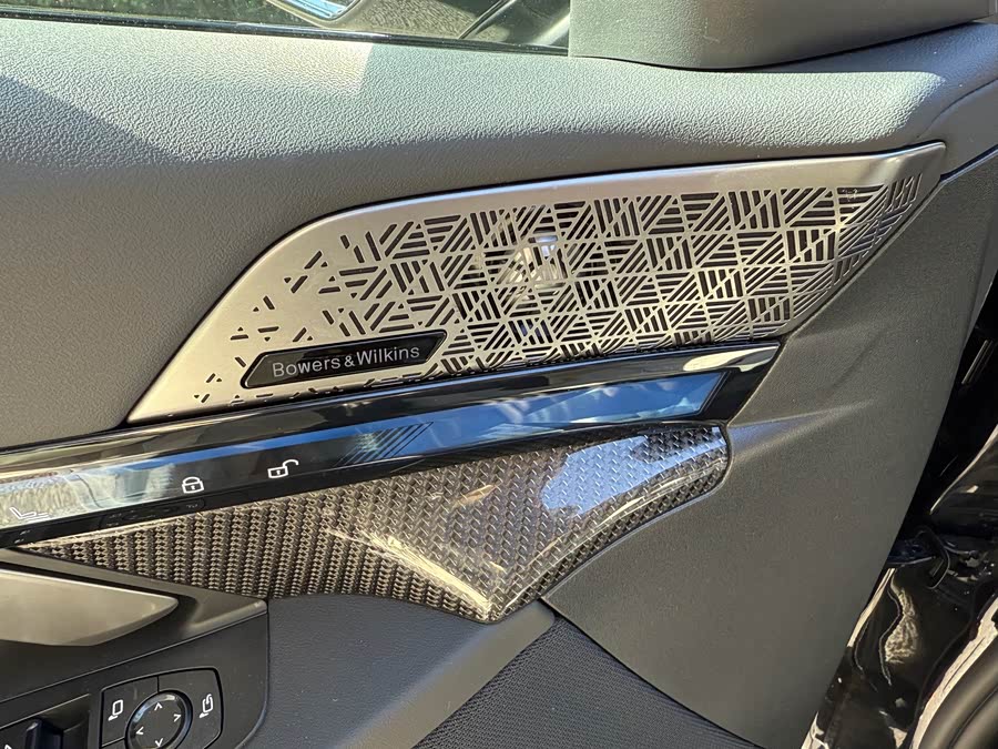 BMW i5 M60 2025 car image #9