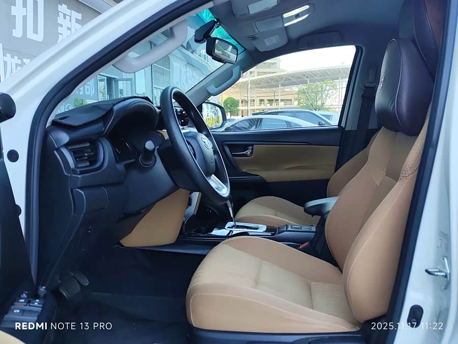 Toyota Fortuner 2019 صورة سيارة #9