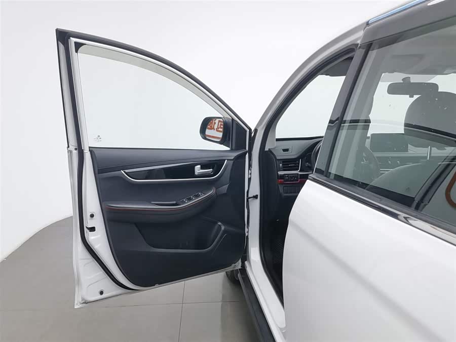 Forthing SX6 2019 car image #9