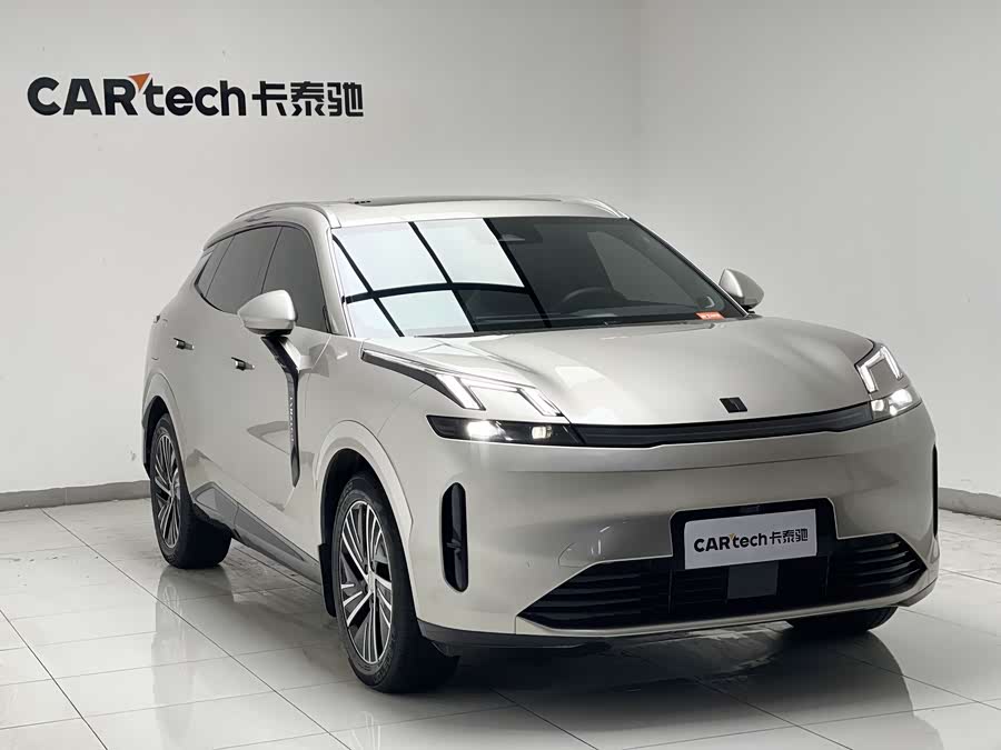 Lynk & Co 08 EM-P 2023 car image #9