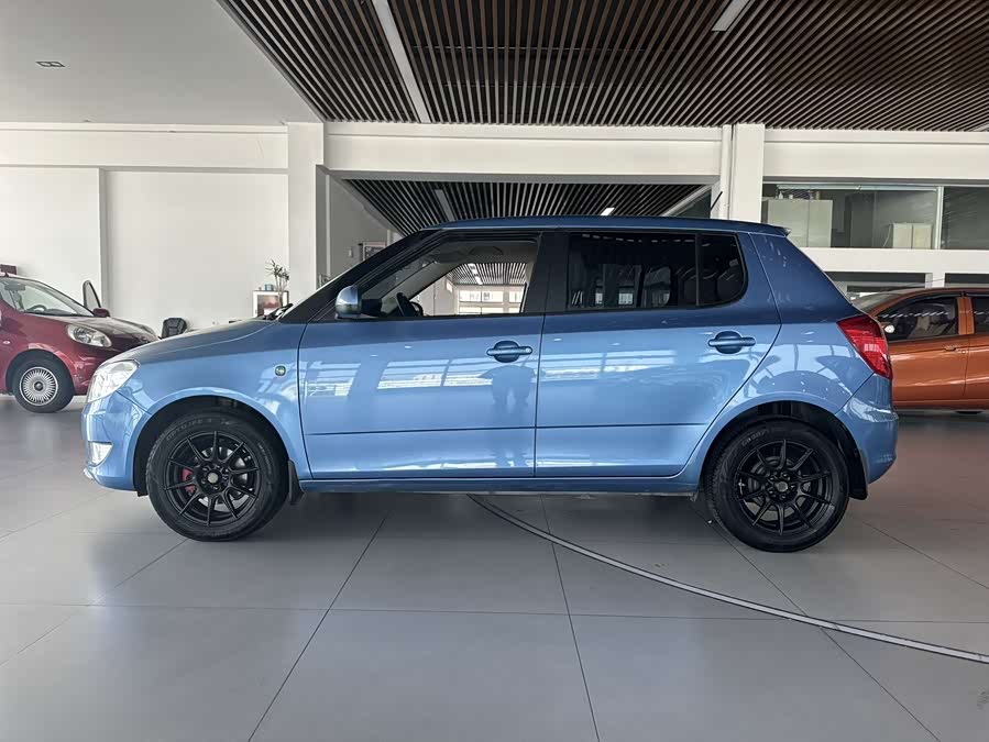 Skoda Fabia 2013 immagine di auto #9