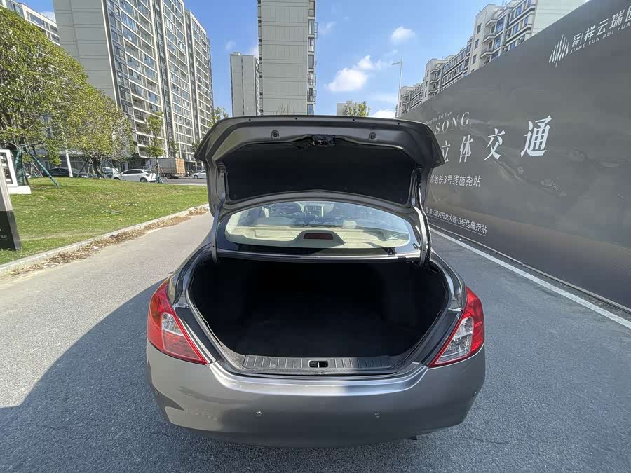 Nissan Sunny 2012 car image #9