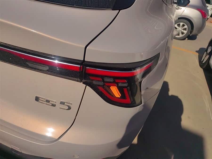 MG ES5 2024 car image #9