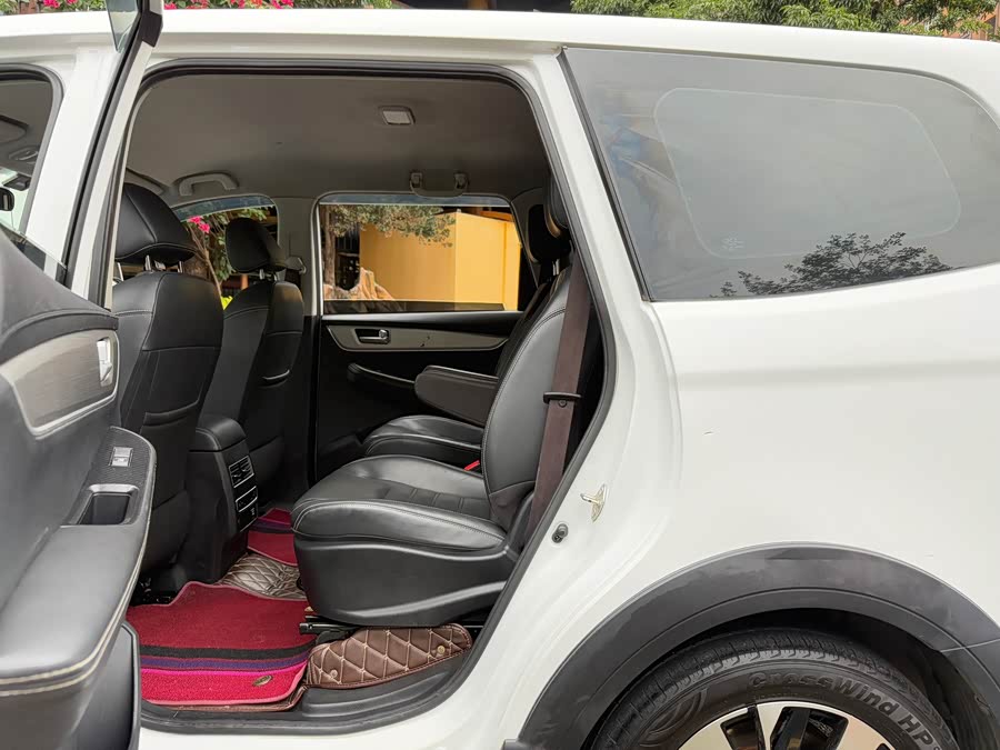 Forthing SX6 2022 car image #9