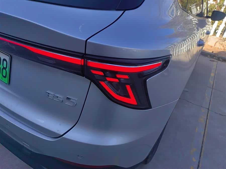 MG ES5 2024 car image #9