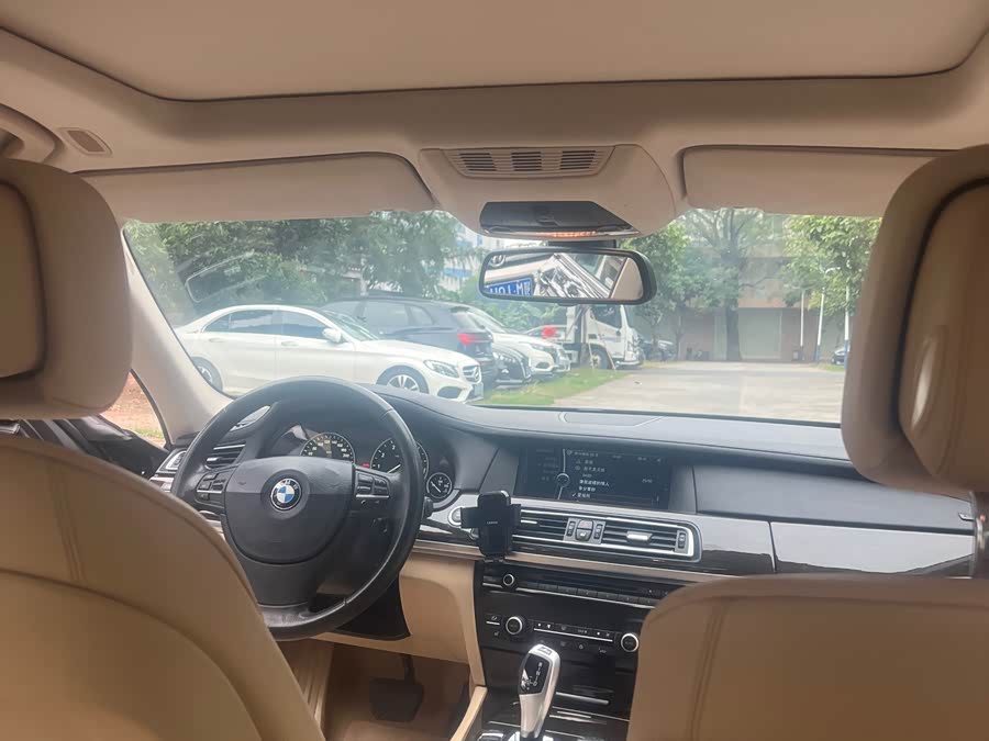 BMW 7 Series 2012 car image #9