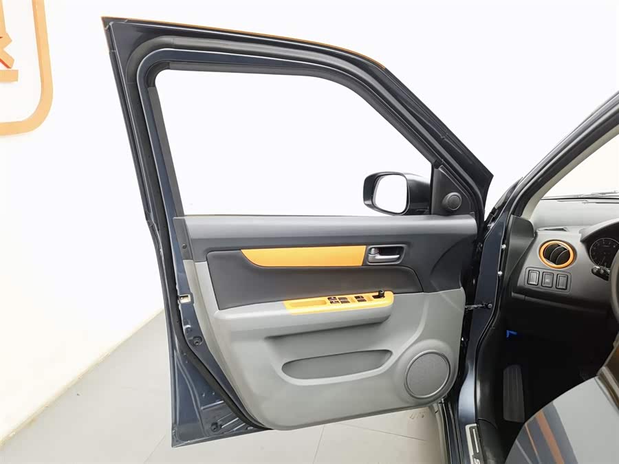 Suzuki Swift 2018 car image #9