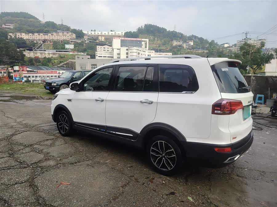 SWM斯威汽车 SWM斯威X3 2018 #9 SWM斯威汽车 SWM斯威X3 2018 汽车图片 #9