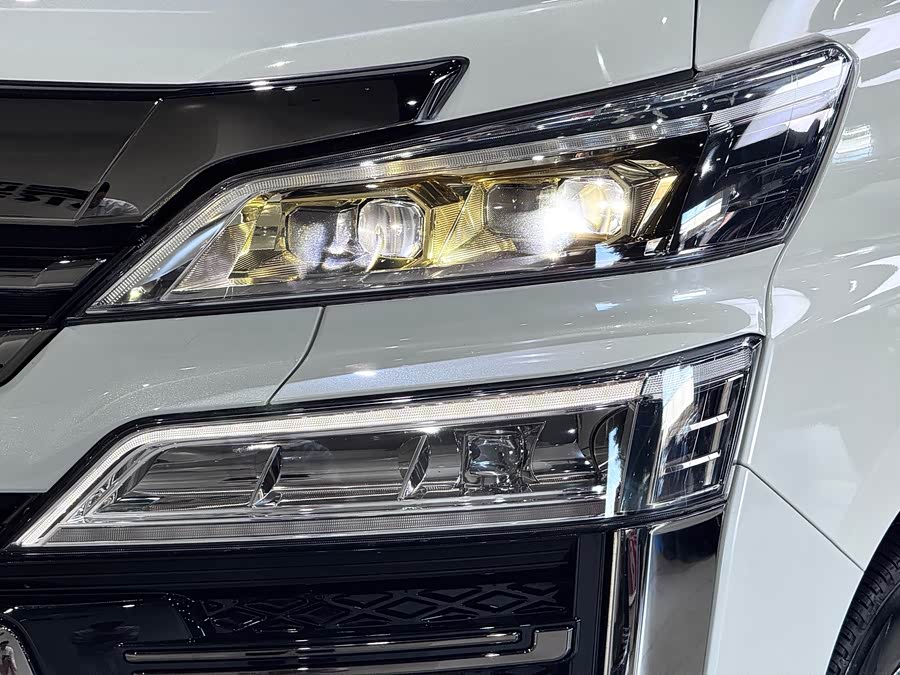 Toyota Vellfire 2023 car image #9