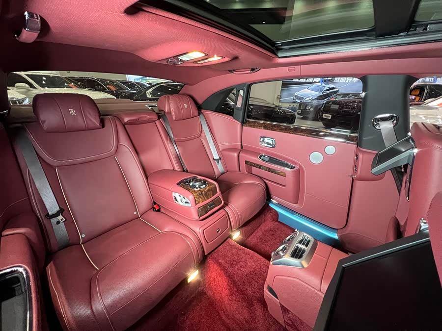 劳斯莱斯 古思特 2018 汽车图片 #9