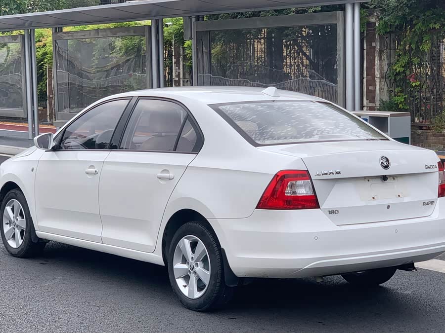 Skoda Rapid 2016 #9 Skoda Rapid 2016 car image #9
