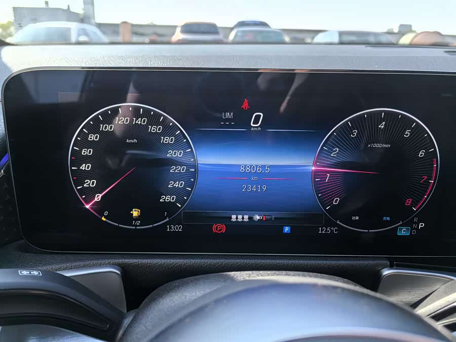 Mercedes-Benz GLB Class 2024 car image #9