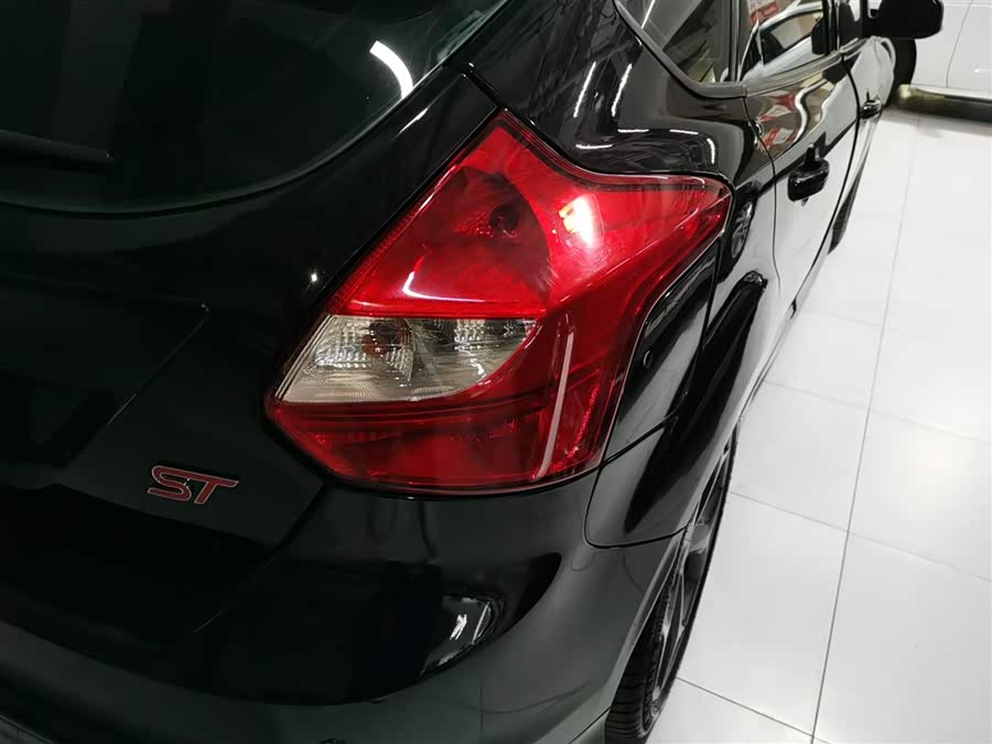 Ford Focus (Imported) 2015 #9 Ford Focus (Imported) 2015 car image #9