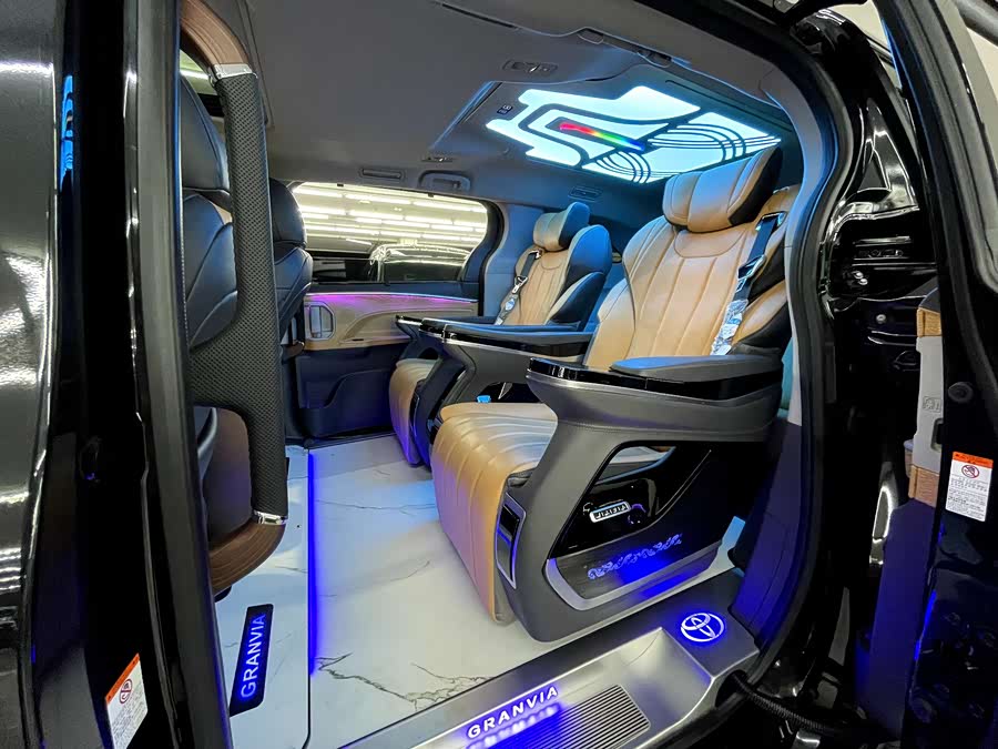 Toyota Granvia 2024 car image #9