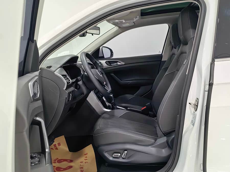 Volkswagen T-Cross 2022 car image #9