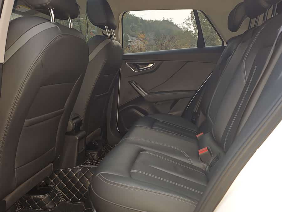 Audi Q2L 2020 car image #9