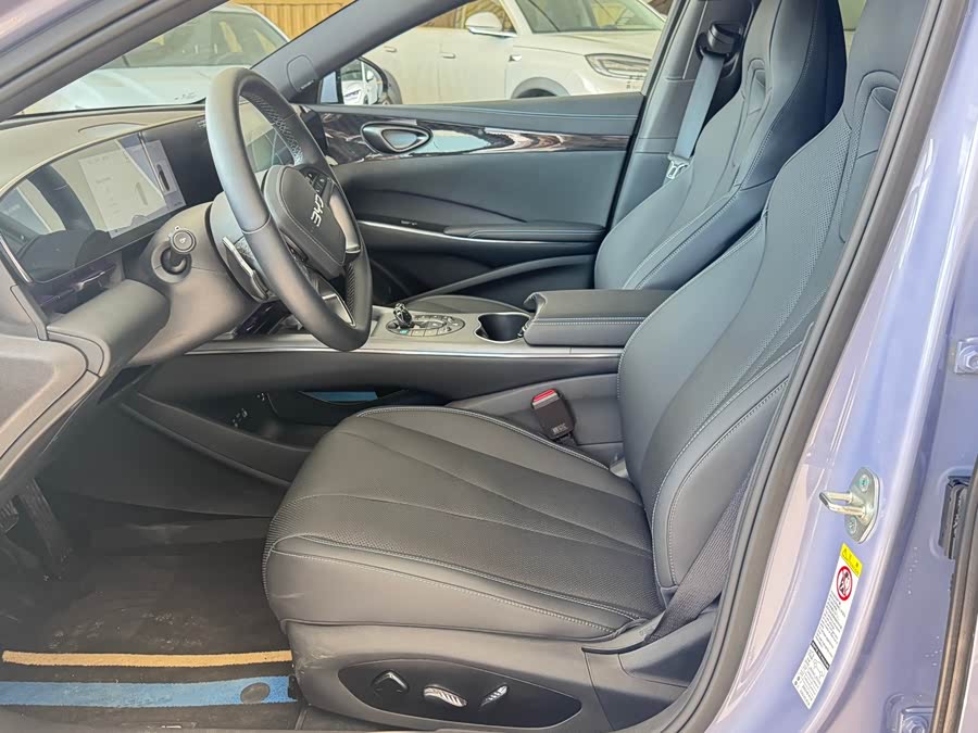 BYD Seal 2025 car image #9