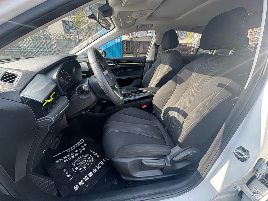 Roewe i5 2023 car image #9