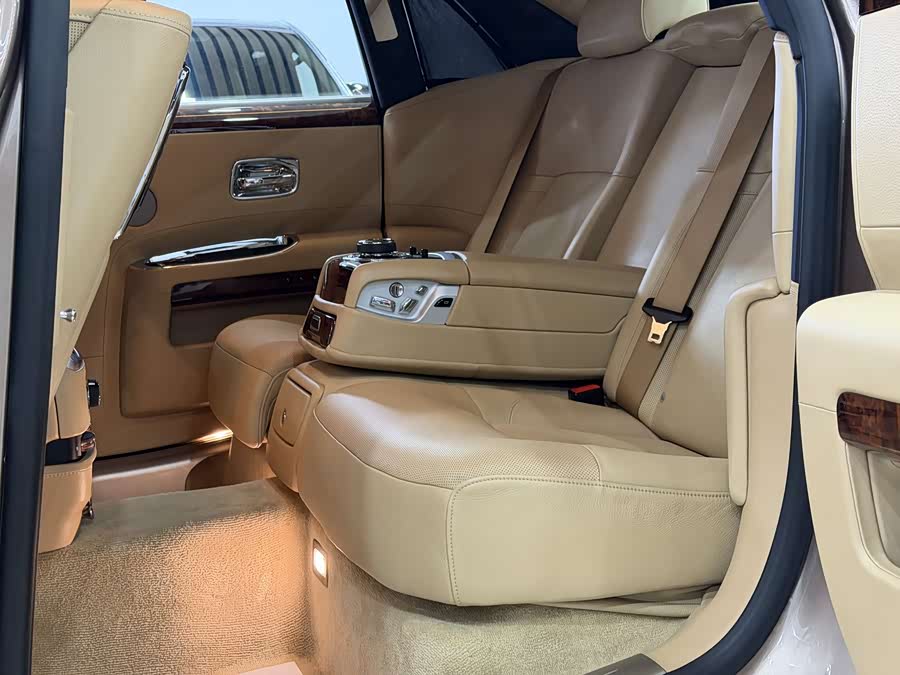 劳斯莱斯 魅影 2015 汽车图片 #9