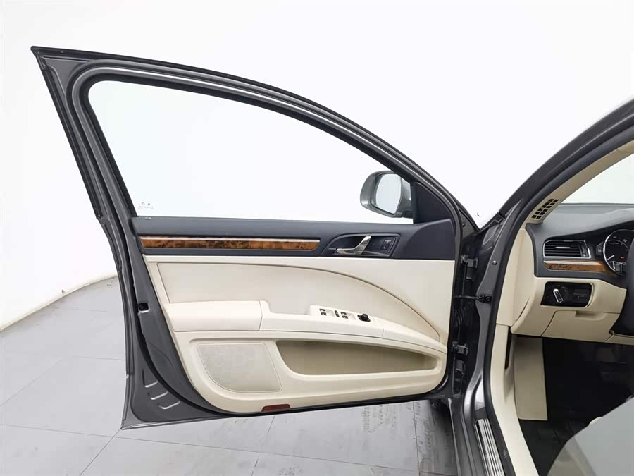 Skoda Superb 2012 immagine di auto #9