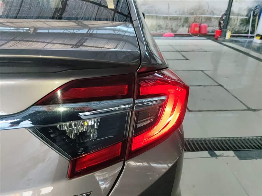 Honda Greiz 2018 car image #9