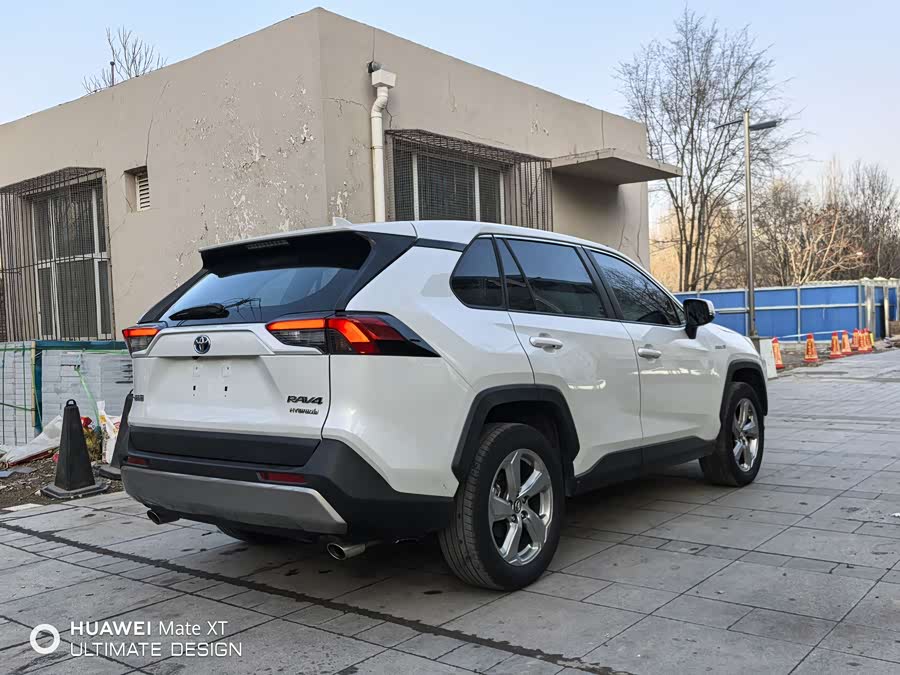 Toyota RAV4 2023 car image #9