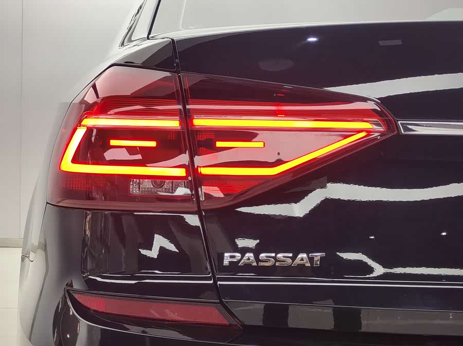 Volkswagen 2018 car image #9
