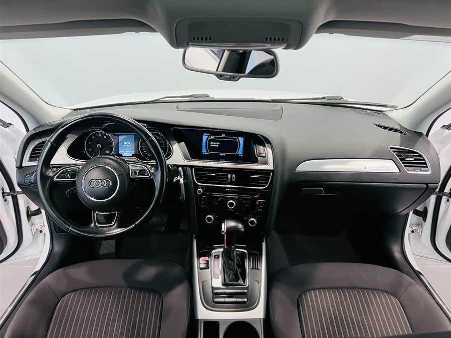 Audi Q3 2019 car image #9