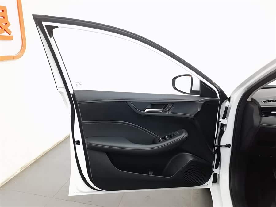 Roewe i5 2024 car image #9