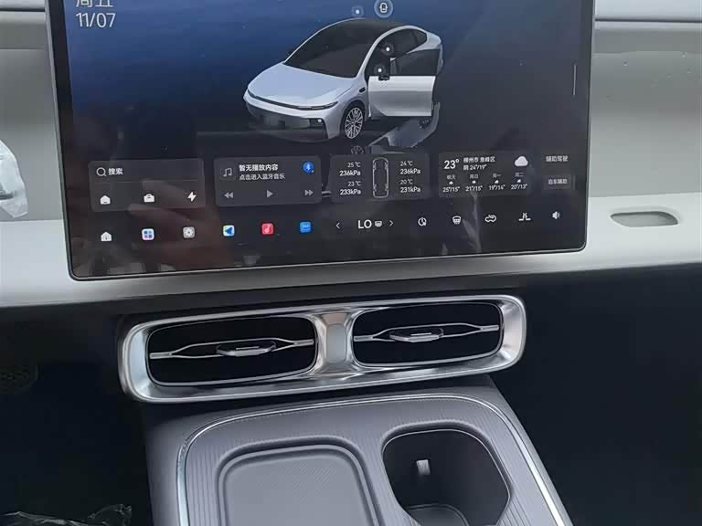 零跑汽车 零跑B01 2025 汽车图片 #9