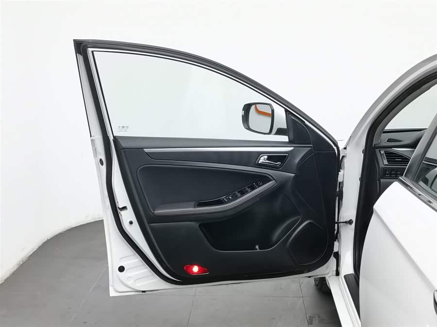 奔腾 奔腾B70 2015 汽车图片 #9