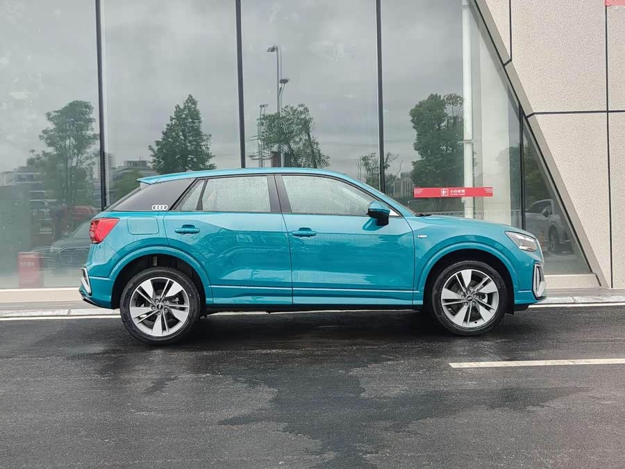 Audi Q2L 2025 car image #9