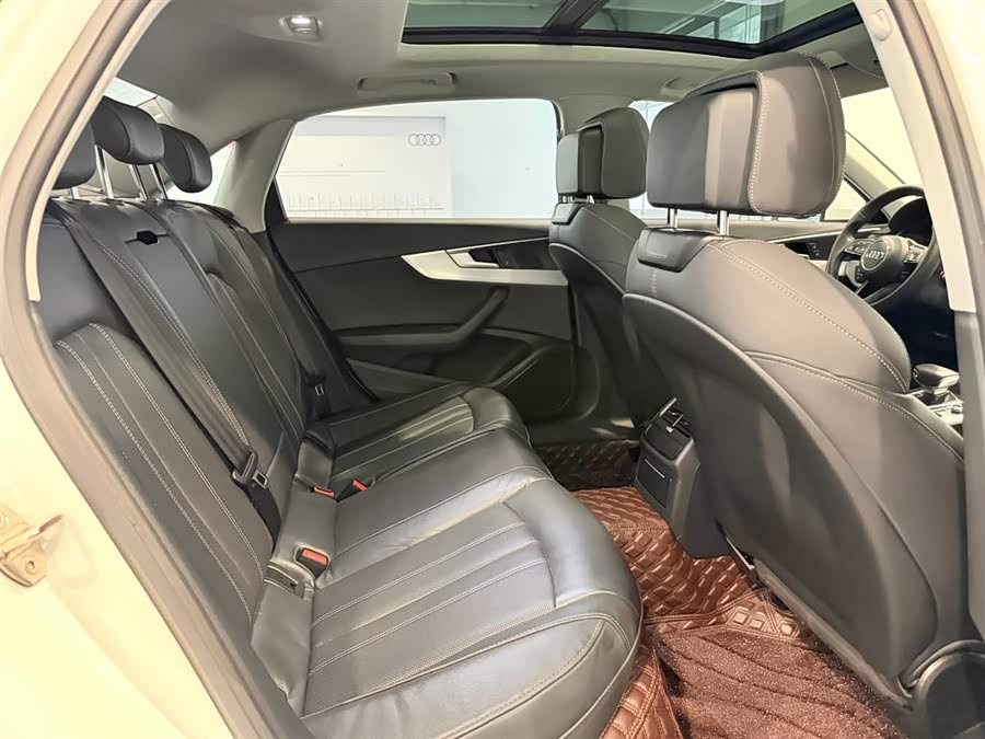 Audi A4L 2023 car image #9