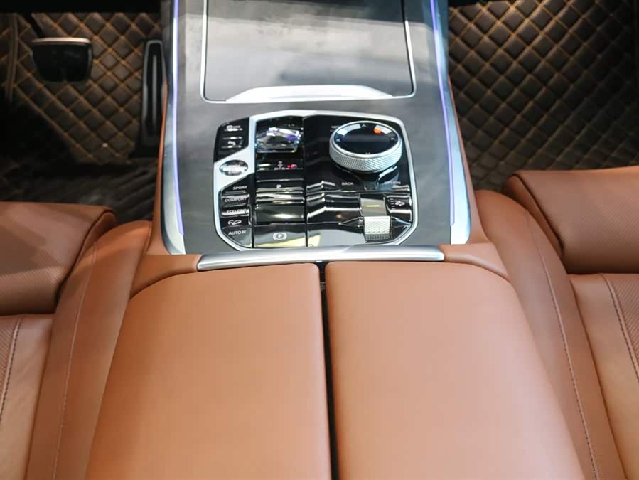 BMW X7 2025 car image #9