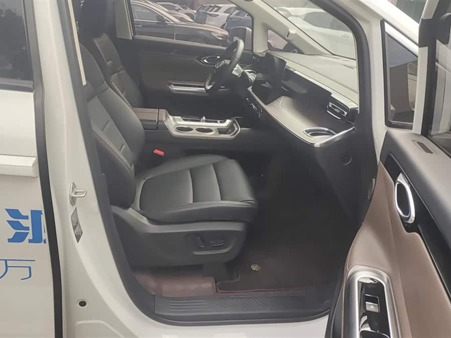 GAC Trumpchi E8 New Energy 2023 car image #9