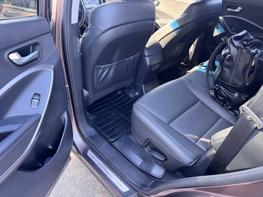 Hyundai Grand Santa Fe 2016 car image #9