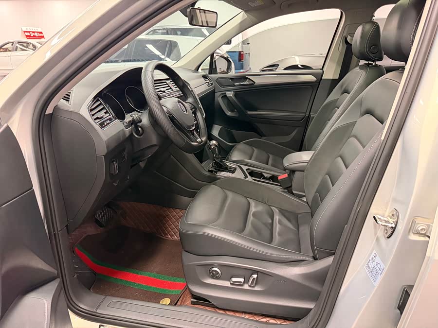 Volkswagen Tiguan L 2018 car image #9