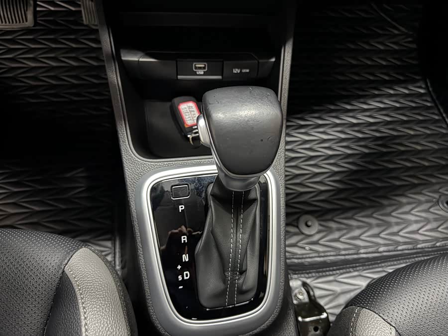 Kia 2021 car image #9