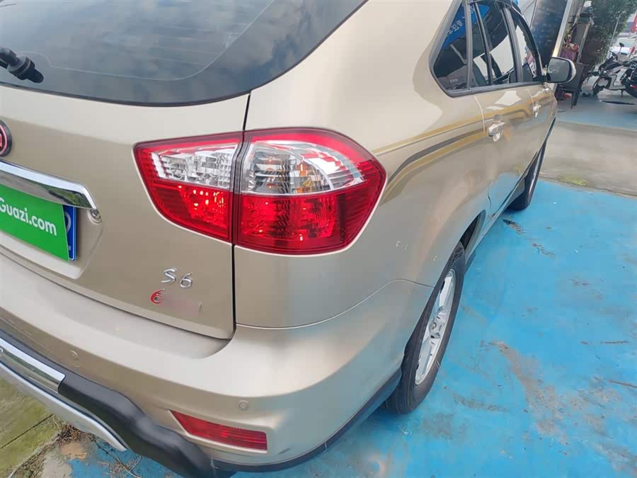 BYD S6 2014 car image #9