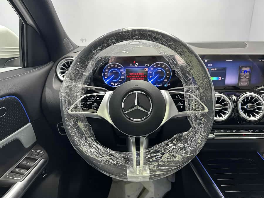 Mercedes-Benz EQA Class 2025 صورة سيارة #9