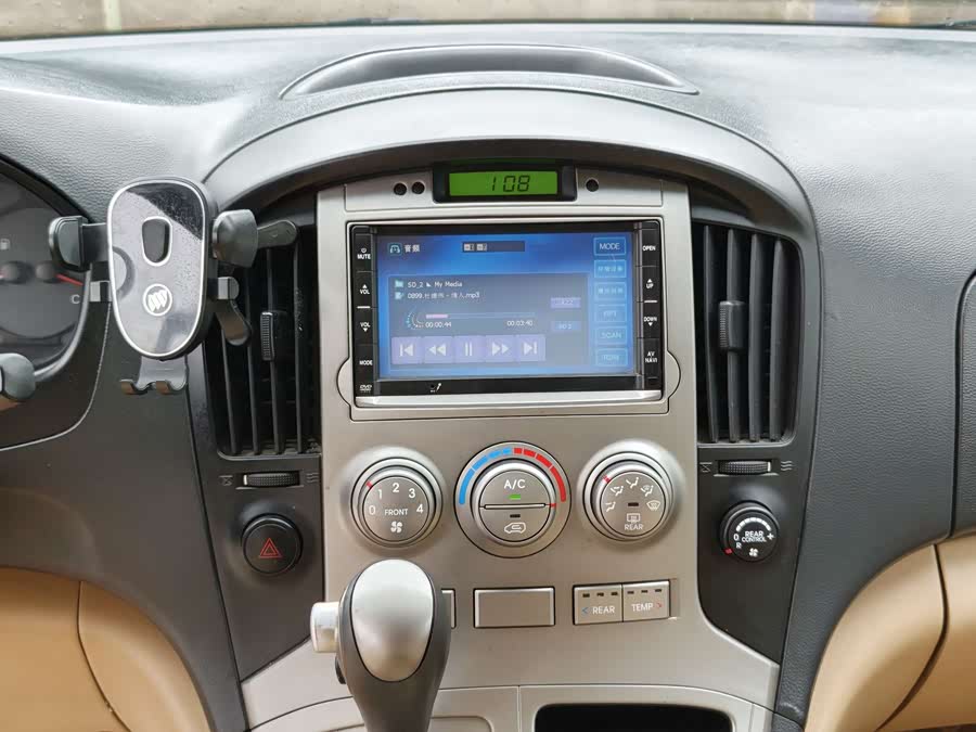 Hyundai H-1 2013 car image #9
