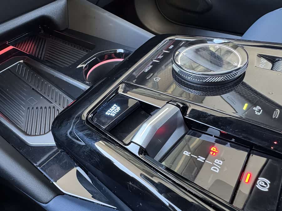 BMW i5 2024 car image #9